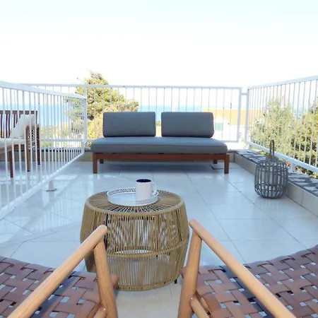 Daisy Con Vista Mare E Piscina Lägenhet *